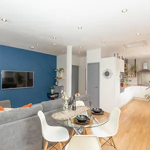  Apartment Vibrant Centre Living