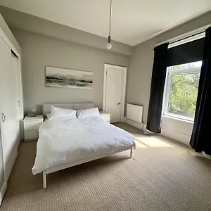  Apartment Springbank